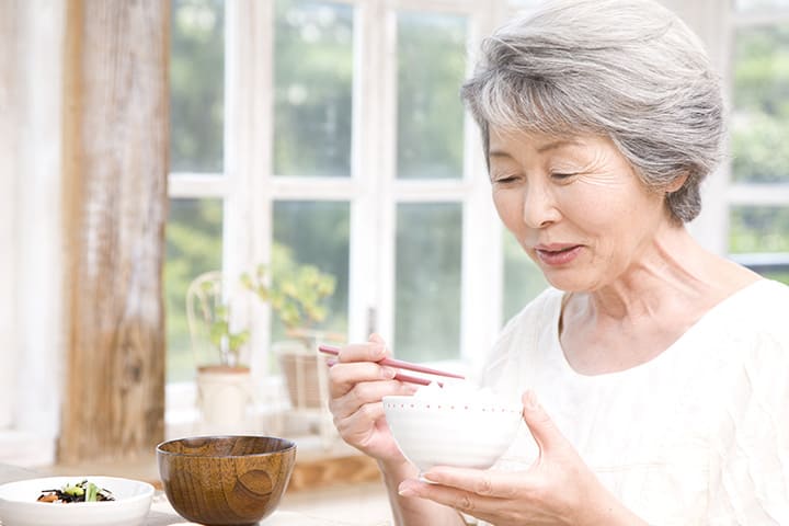 高齢者の口腔機能低下症を予防するために